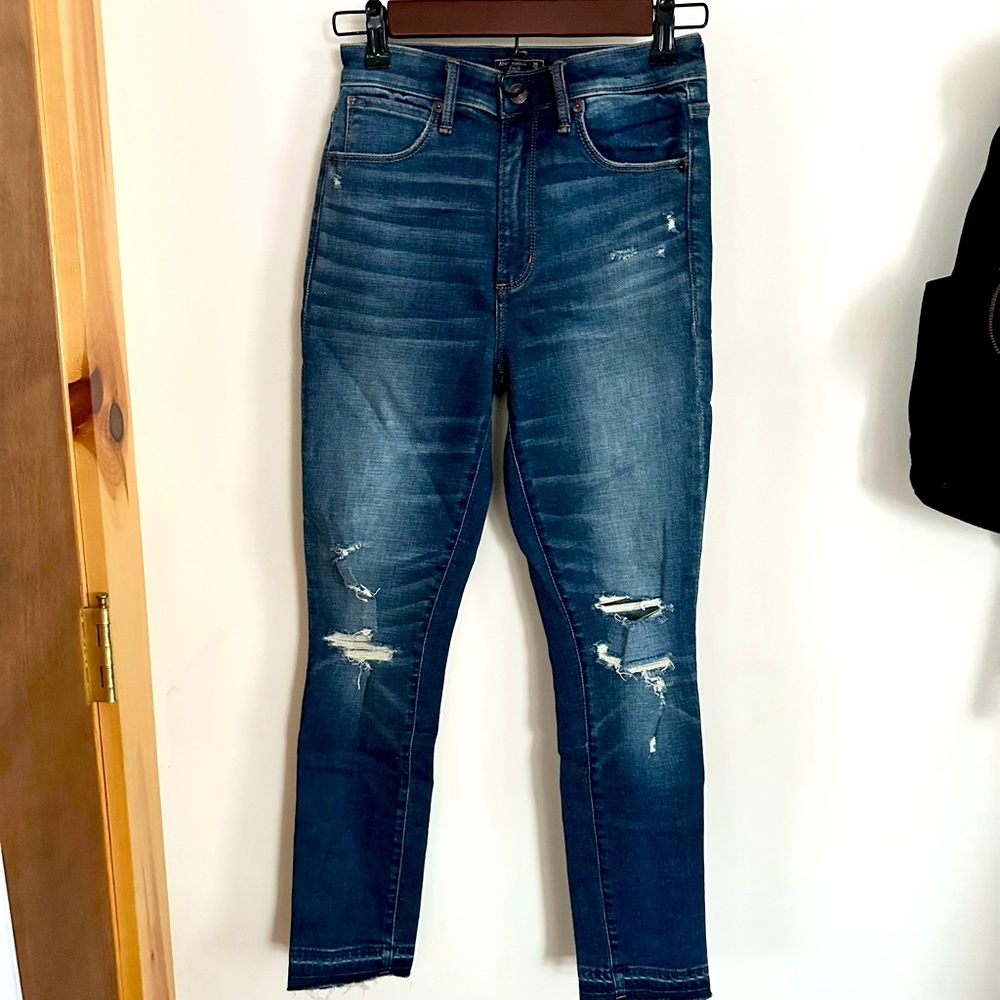 NWOT Abercrombie and Fitch high rise destroyed skinny jeans